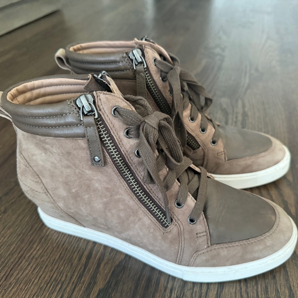Linea Paolo Niya Wedge Sneaker Size 7, Mocha Suede Color